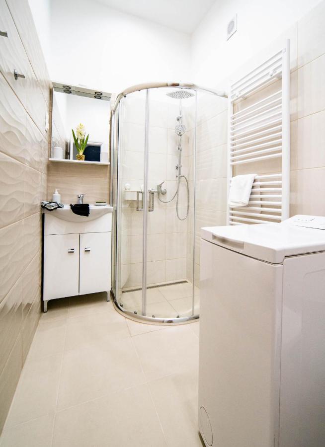 Free parking! Linden apartment, AC, Smart TV, WIFI Boedapest Buitenkant foto