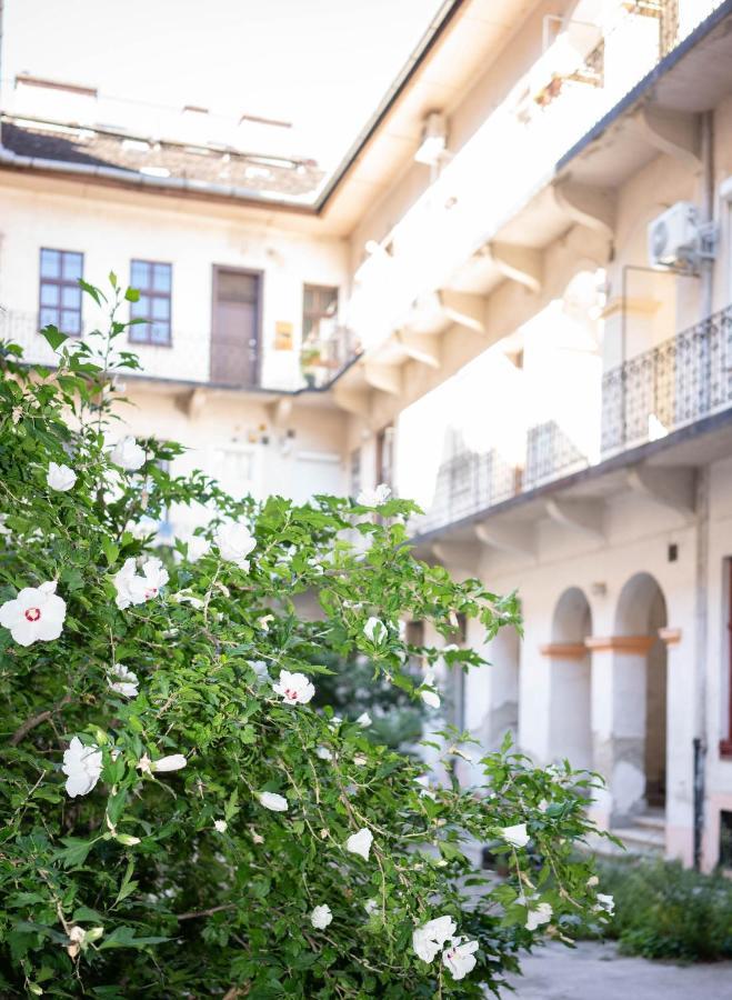 Free parking! Linden apartment, AC, Smart TV, WIFI Boedapest Buitenkant foto