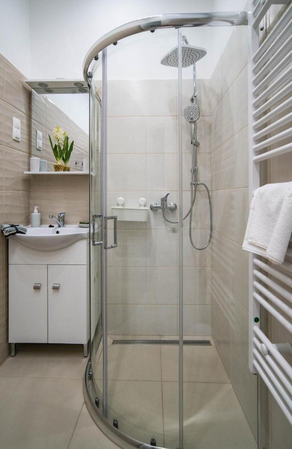 Free parking! Linden apartment, AC, Smart TV, WIFI Boedapest Buitenkant foto