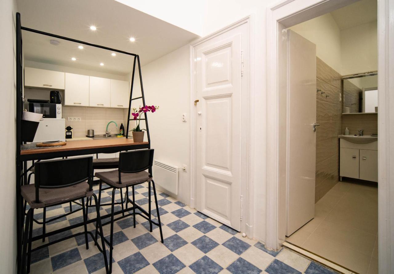 Free parking! Linden apartment, AC, Smart TV, WIFI Boedapest Buitenkant foto