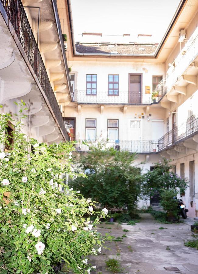 Free parking! Linden apartment, AC, Smart TV, WIFI Boedapest Buitenkant foto